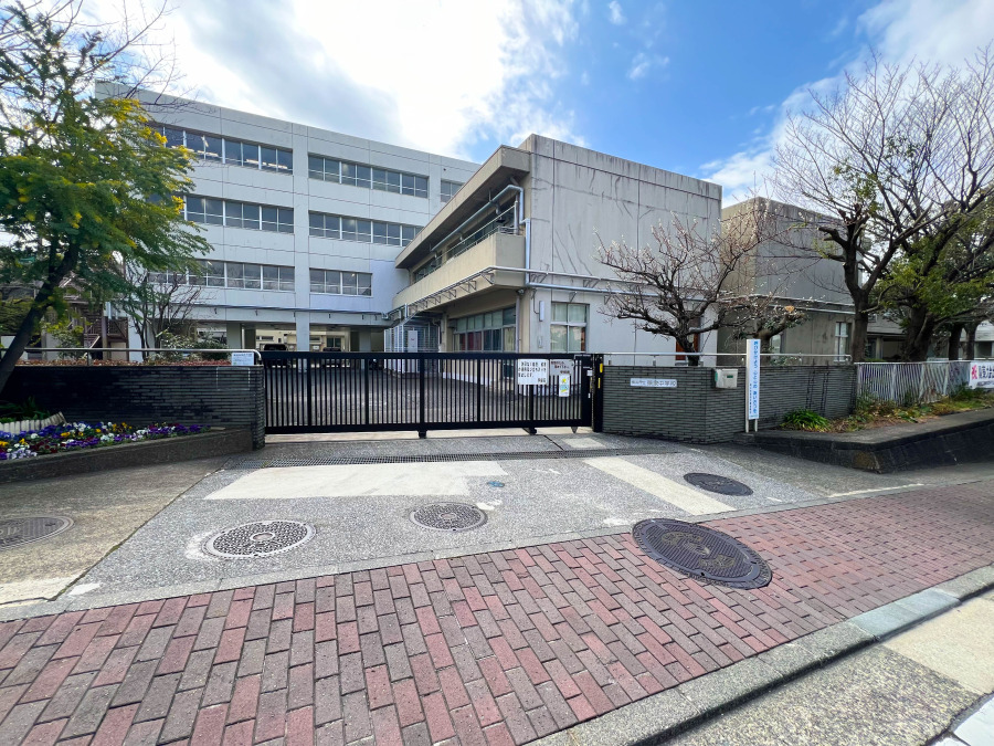 横浜市立領家中学校　約800ｍ