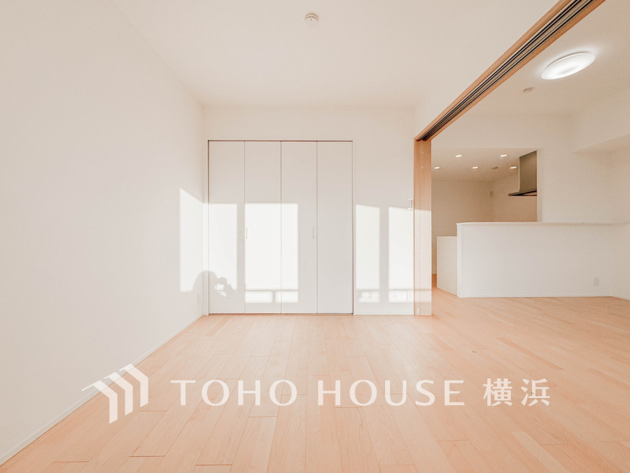 リビングに隣接した洋室は、引き戸を開け放してLDK空間を共有しながら開放的に使うこともできます。
