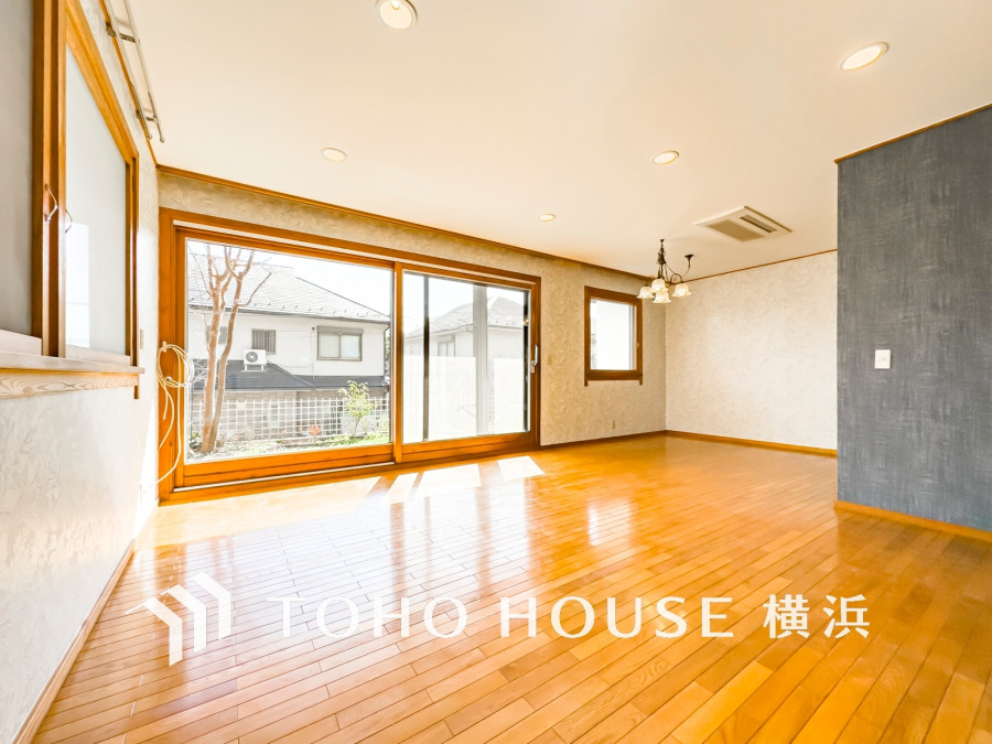 太陽の恵みを受けた明るい空間。吹きぬける風を感じながら爽やかで風通しの良い暮らしが叶います。
