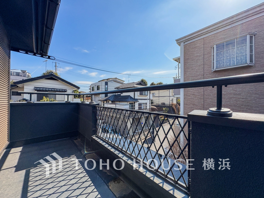 気持ちのいい空が見渡せるバルコニー。爽やかな風を感じて、心躍る素敵な暮らしがはじまります。
