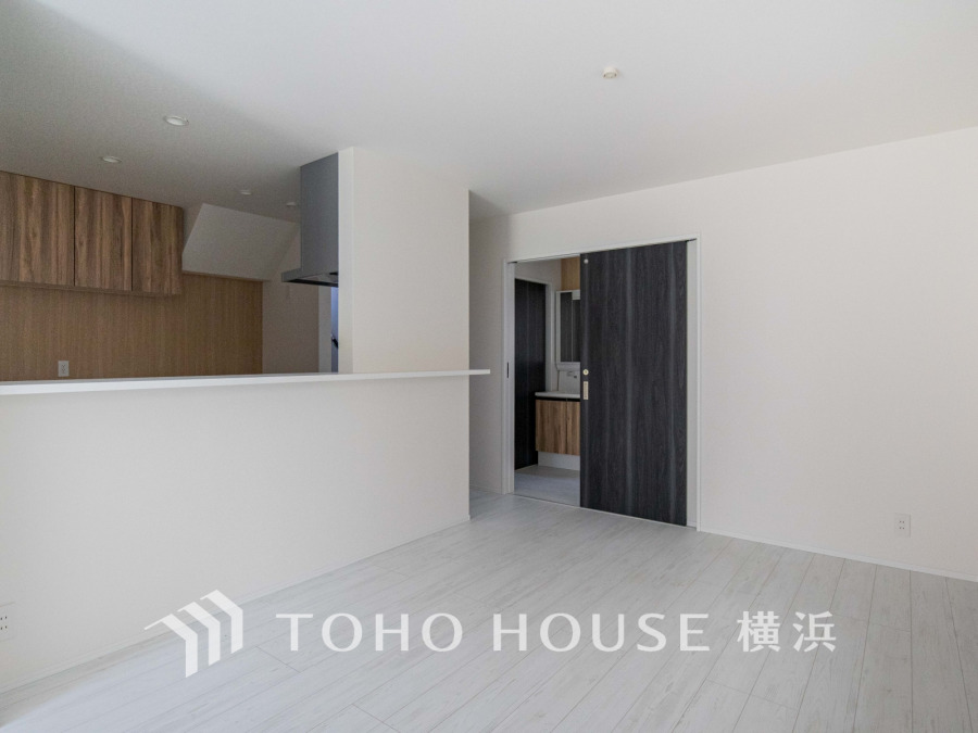 一日の中で多くの時間を過ごすことになる住まいだからこそ、いつも穏やかな空間であるように心掛けています。構成する建材などへの配慮が、住まう方の健康を守ります。