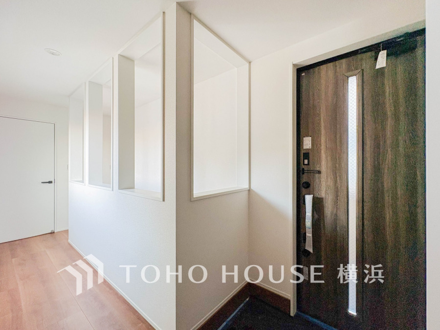 清潔感溢れる玄関がお出迎えする本邸宅の物語は、ここから始まる日常を期待させます。この場所には「希望」と「優越」で包み込んでくれる「特別」な空間があります。