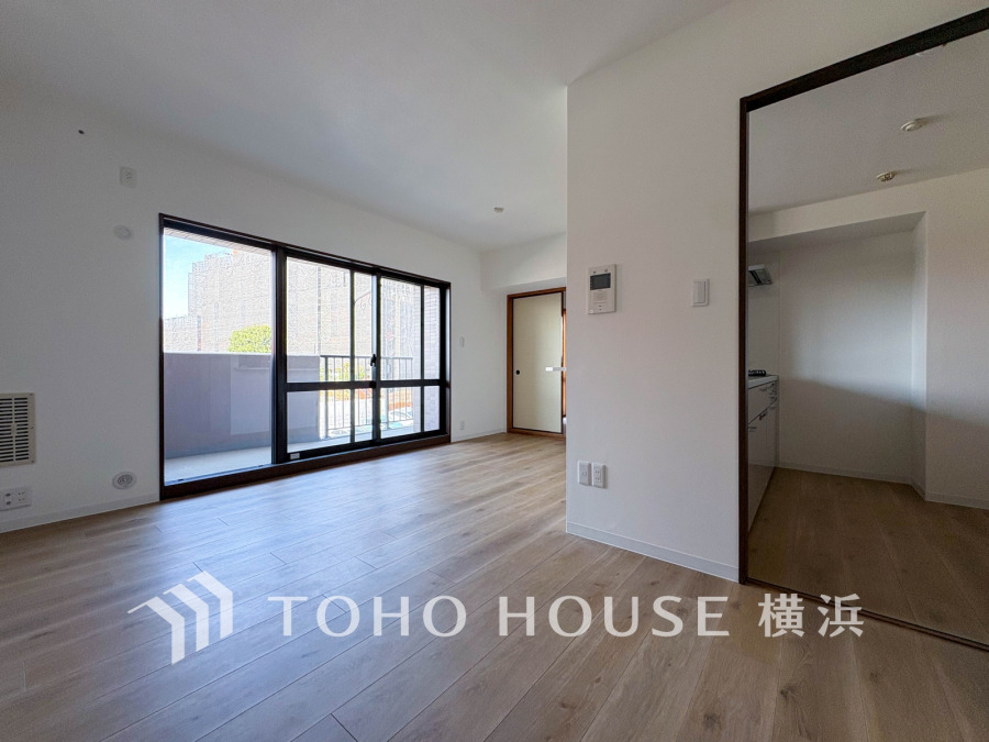 家族みんなが爽やかに健やかに過ごせるように、溢れる光をたっぷり取り込んだリビングダイニング。集いの場、憩いの場としての快適性を求めたやすらぎの空間です。