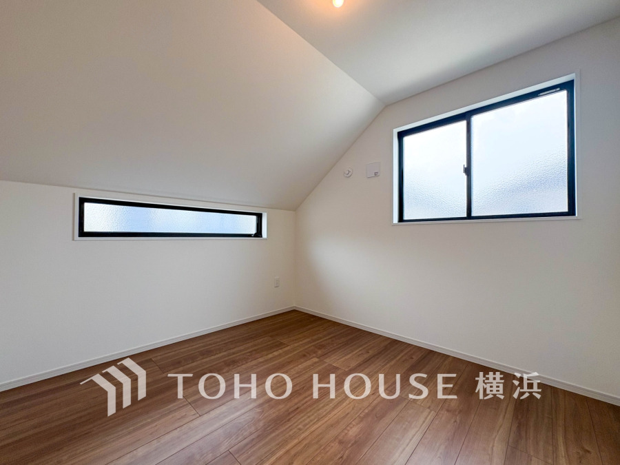 1日の疲れを癒し、心地よく寛げるようゆったりとした広さを確保しています。プライベートタイムをより優雅に穏やかに…。落ち着いた雰囲気を紡ぎます。