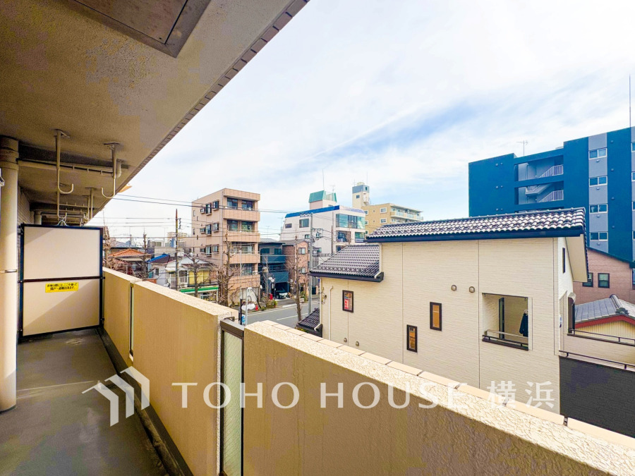 気持ちのいい空が見渡せる広いバルコニー。爽やかな風を感じて、心躍る素敵な暮らしがはじまります。