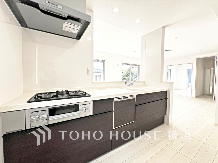 長い時間滞在するキッチンだからこそ、食事の準備を楽しい時間に、忙しい時でもスムーズに無駄なく作業できる、お手入れも簡単にできるなど、毎日を楽しくするキッチンスペースに仕上げました。