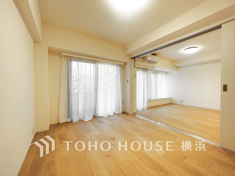 リビングに隣接した洋室は、引き戸を開け放してLDK空間を共有しながら開放的に使うこともできます。

