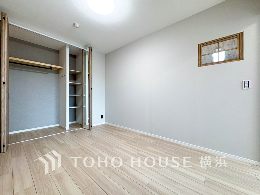 1日の疲れを癒し、心地よく寛げるようゆったりとした広さを確保しています。プライベートタイムをより優雅に穏やかに…。落ち着いた雰囲気を紡ぎます。