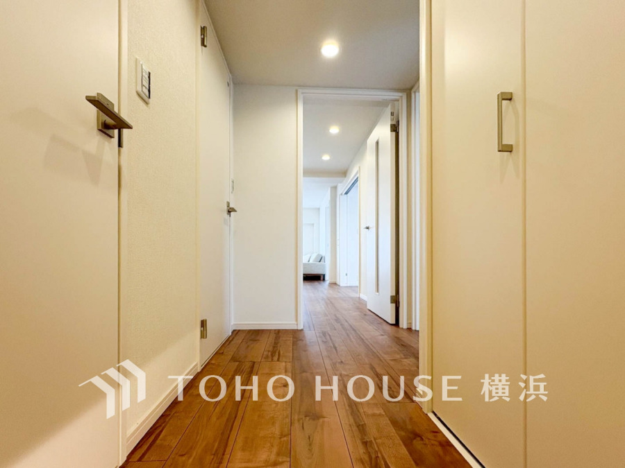 居住者の帰り、訪れる方を優しく迎える・安らぎに満ちた生活空間を予感させる。健やかな暮らしを楽しめそう