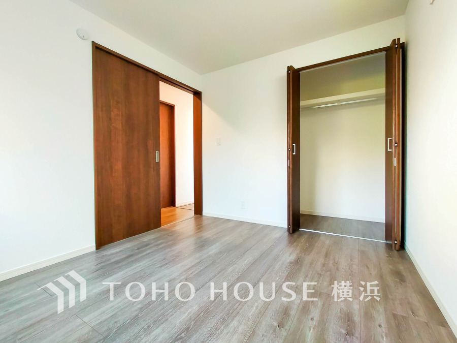 過ぎ行く時間をゆったりと感じることができる落ちついたプライベートルーム。リビングで楽しく過ごした後はゆっくり寛ぎの時間を満喫できます。静かな環境でリラックスタイムを愉しんで。