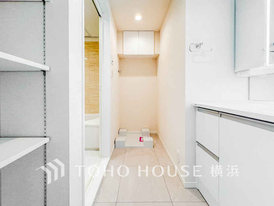 ご家族の1日が始まり、1日の終わりを締めくくる洗面空間。快適に過ごせることはもちろん、気品や優雅さを兼ね備えたパウダールームです。