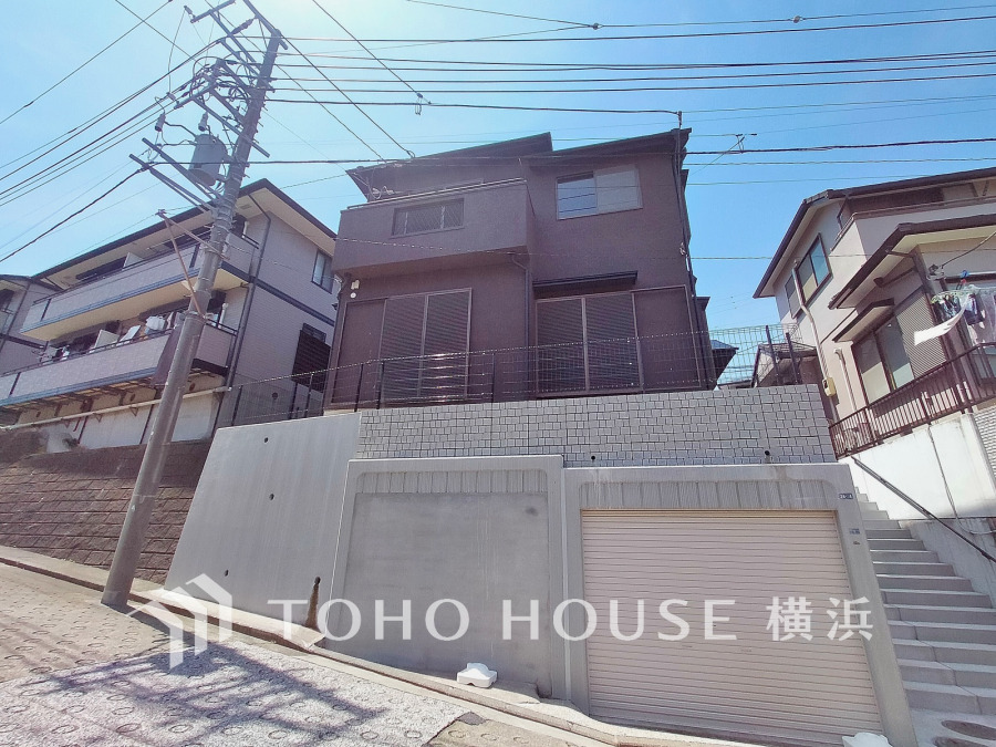 爽やかな青空の下に贅沢なほどに降り注ぐ陽光、豊かな居住性と、クオリティが見事に調和した住空間は、住まうことの喜びを感じさせてくれます。 