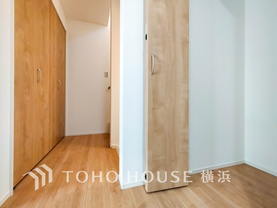 2階のLDKには、パントリーとストレージ空間を備え、豊かな収納力が叶える快適な空間を創出します。