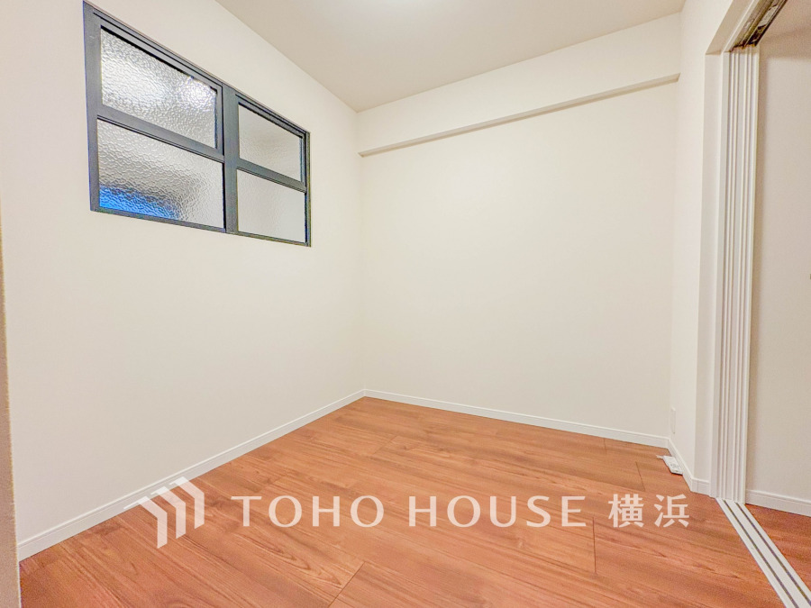 シンプルで明るい洋室は、使い勝手が良く書斎や子供部屋に最適な落ち着いた空間です。