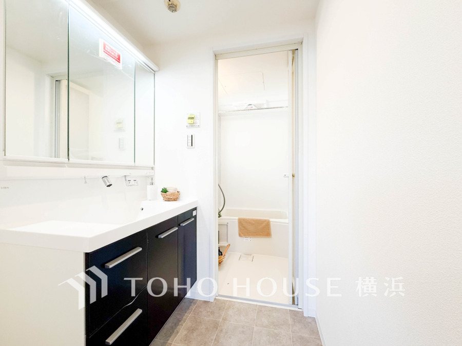 ご家族の1日が始まり、1日の終わりを締めくくる洗面空間。快適に過ごせることはもちろん、気品や優雅さを兼ね備えたパウダールームです。