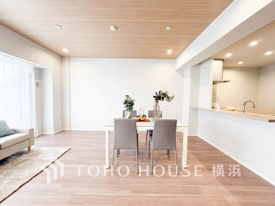 一日の中で多くの時間を過ごすことになる住まいだからこそ、いつも穏やかな空間であるように心掛けています。構成する建材などへの配慮が、住まう方の健康を守ります。