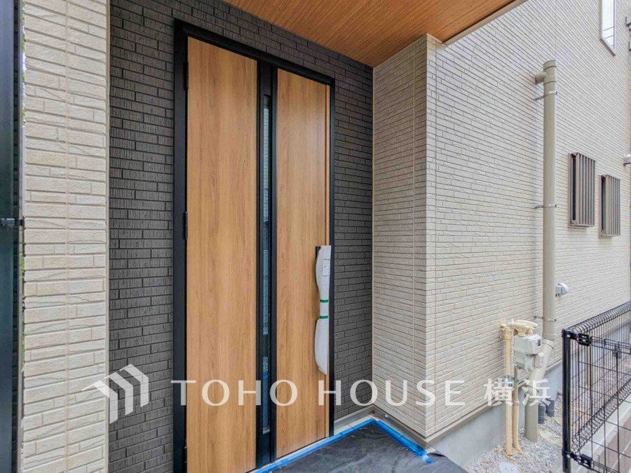 住む人を映し出す洗練された佇まいは、いつまでも輝き続けながらいつしか街の風景に溶け込んでいきます。