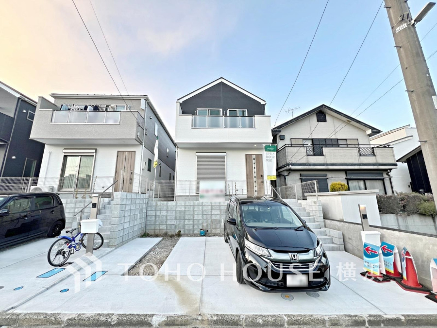 爽やかな青空の下に贅沢なほどに降り注ぐ陽光、豊かな居住性と、クオリティが見事に調和した住空間は、住まうことの喜びを感じさせてくれます。