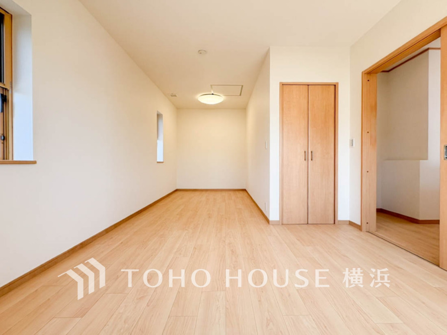 1日の疲れを癒し、心地よく寛げるようゆったりとした広さを確保しています。プライベートタイムをより優雅に穏やかに…。落ち着いた雰囲気を紡ぎます。
