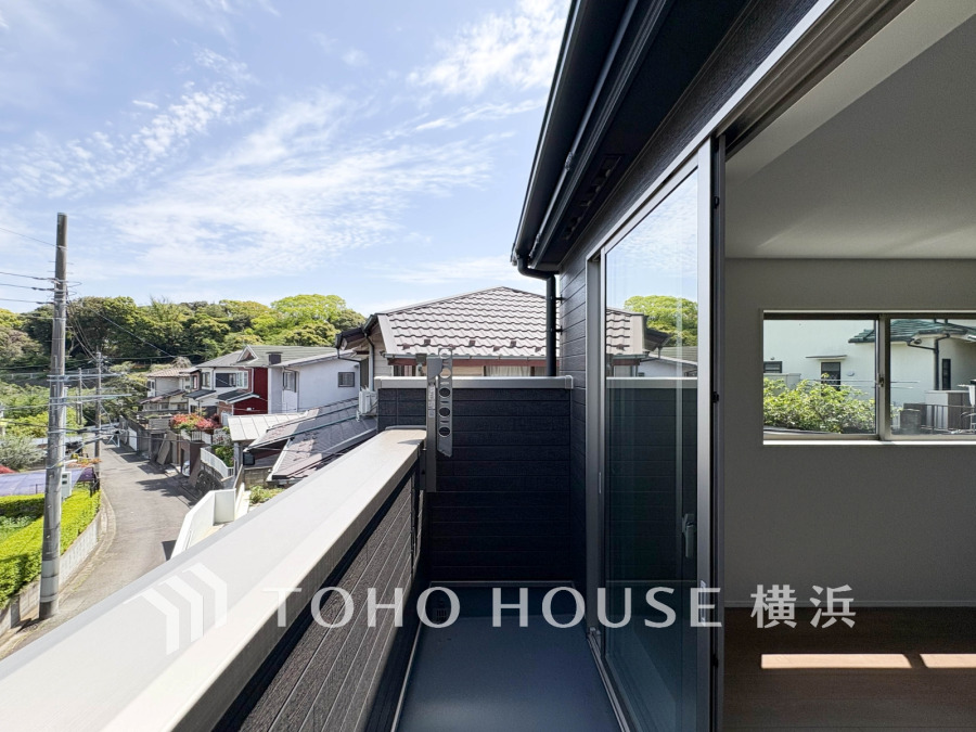 気持ちのいい空が見渡せるバルコニー。爽やかな風を感じて、心躍る素敵な暮らしがはじまります。
