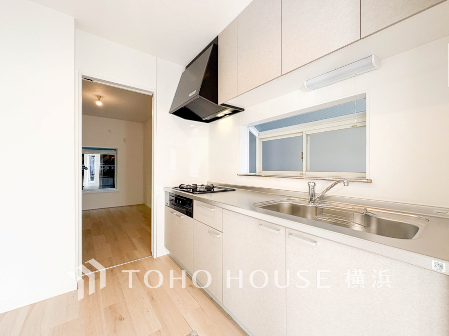 誰もが使いやすいデザインにこだわったキッチン。プライベートスペースを彩るインテリアとしての美と、快適な日常を支える機能性と強さがひとつになったキッチンです。