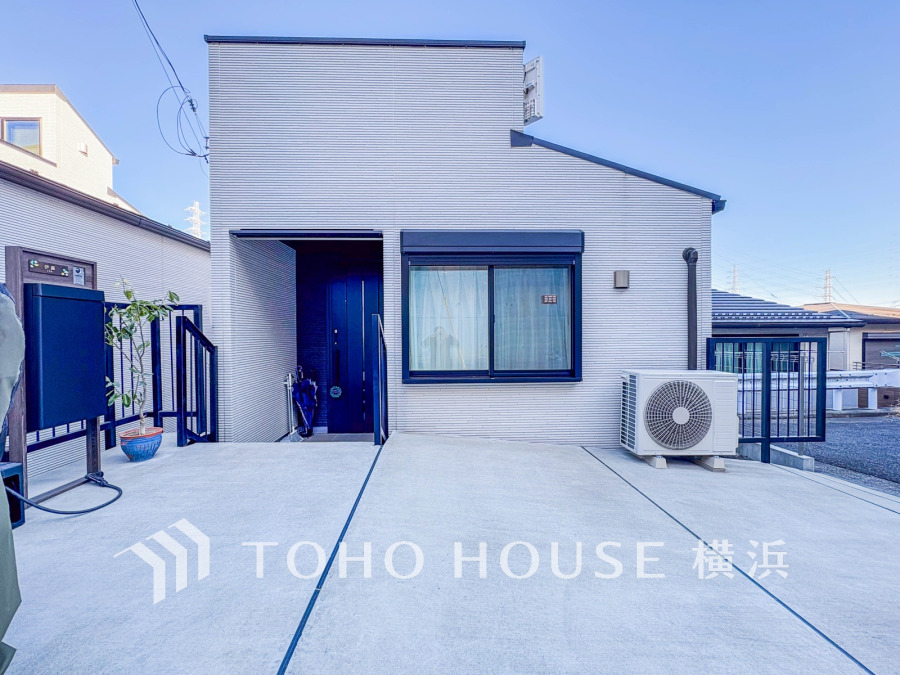 住む人を映し出す洗練された佇まいは、いつまでも輝き続けながらいつしか街の風景に溶け込んでいきます。