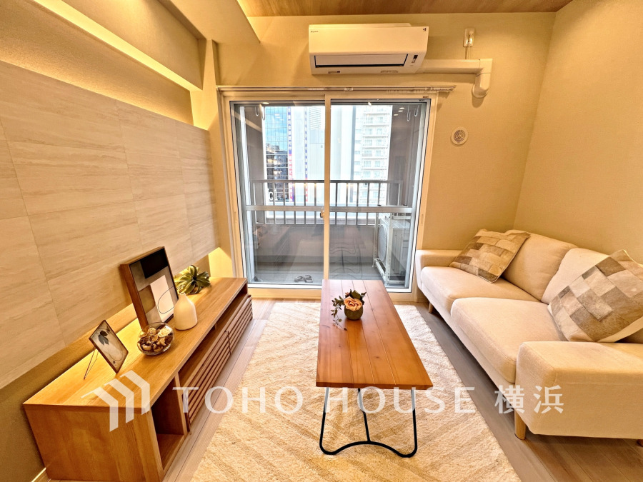 ここにはみんなが集い、食事と楽しい会話が始まる。話に夢中になりすぎて、ついつい時を忘れてしまう。そんな束の間の幸せを感じさせてくれる場所。