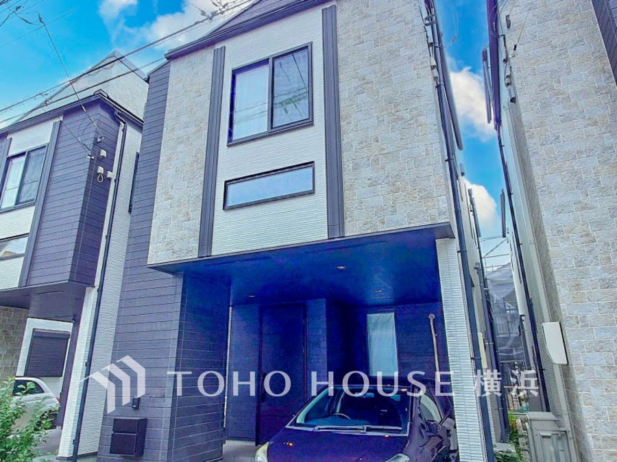 その邸が魅せる、気品・上質・重厚感・極細やかさ、そのすべては訪れた者に安らぎと品性を与える特別な空間です。ここに住むからこそ意味がある。すべての（始まり）をここから迎えます