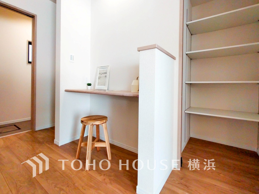 リモートワークやスタディスペース、趣味の空間としてなど、多用途にご使用頂けるお洒落なワークスペースを設置。何かと便利で、あると嬉しい素敵な空間です。