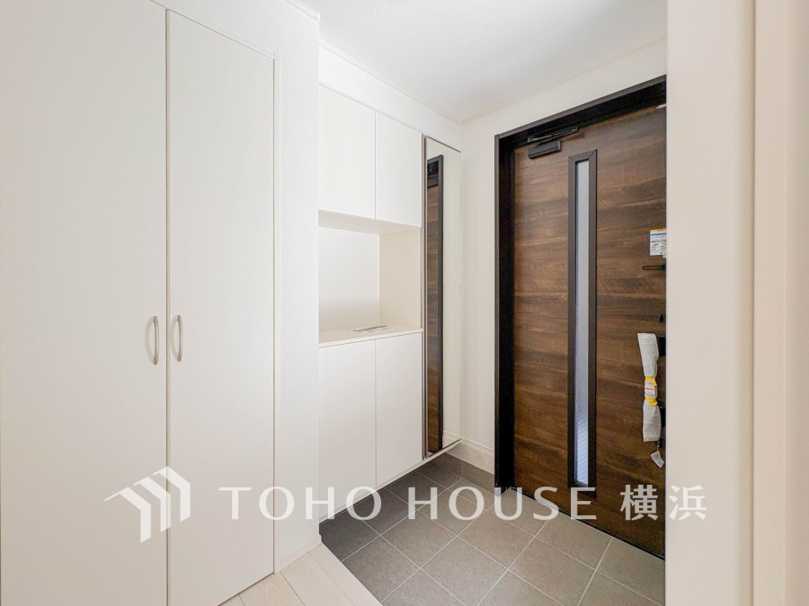居住者の帰り、訪れる方を優しく迎え、やすらぎに満ちた生活空間を予感させる。健やかな暮らしを楽しめそう。