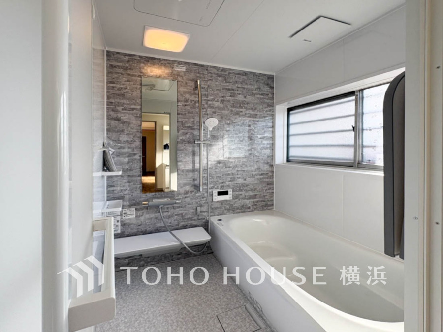 1日の疲れを取り心身を癒すことができる住まいの中のリラクゼーション空間、バスルーム。心からゆったりと寛いでいただけるよう、ゆとりのスペースを確保しています。
