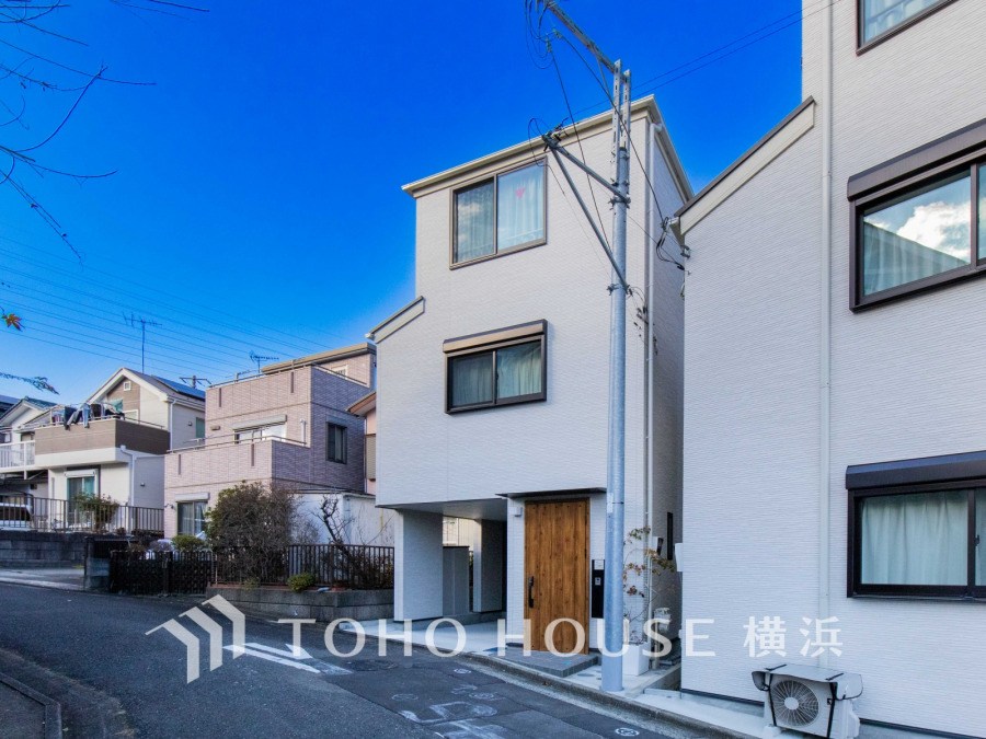 爽やかな青空の下に贅沢なほどに降り注ぐ陽光、豊かな居住性と、クオリティが見事に調和した住空間は、住まうことの喜びを感じさせてくれます
