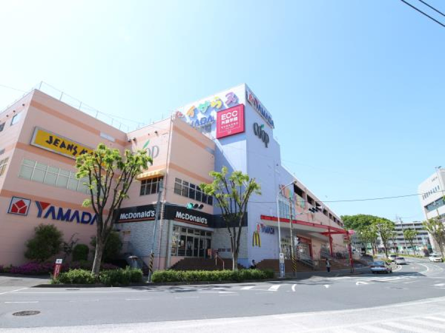 東戸塚西口プラザ(約1,000ｍ。マクドナルド、コープ、西松屋、ダイソー、ノジマなどが入っています。)