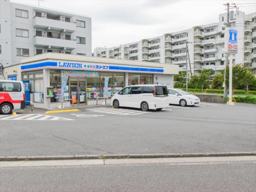 ローソン・スリーエフ戸塚上倉田町店(約750ｍ。お手軽に食べれる食品や日用品雑貨などを扱う便利なコンビニ。)