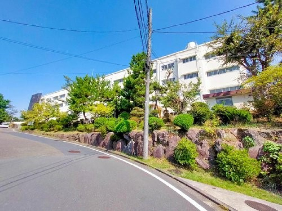 横浜市立豊田中学校(約1400ｍ。中学生の体力づくりにはぴったりの距離かもしれませんね。)