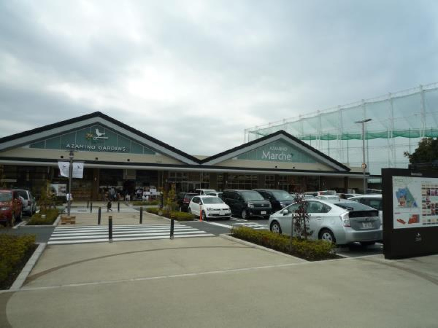 あざみ野ガーデンズ(18のショップ＆レストランとスポーツ施設。のびのびとショッピングやスポーツが楽しめます。)