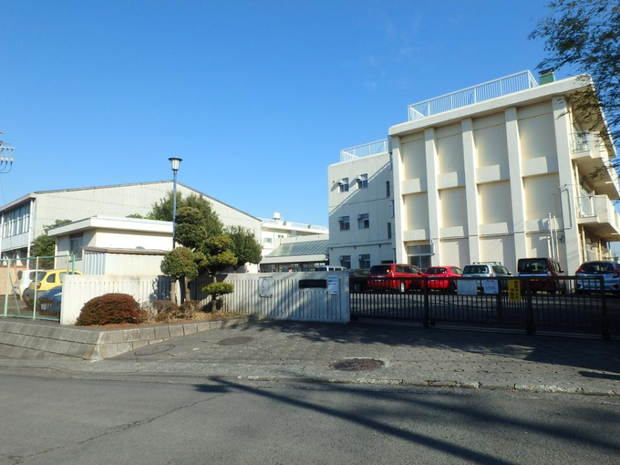 横浜市立みたけ台中学校(徒歩19分。中学生の体力づくりにはぴったりの距離かもしれませんね。)