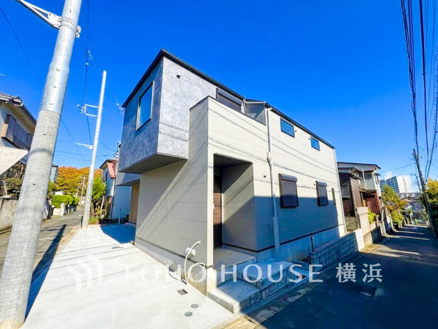 お住まいの顔となる玄関。住まう方のプライドを満たすクオリティを備えています。（2026年9月撮影）