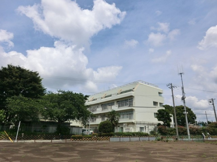 横浜市立飯田北いちょう小学校(約900ｍ。小学校が近いのは子育てファミリーにもおすすめのポイント。)