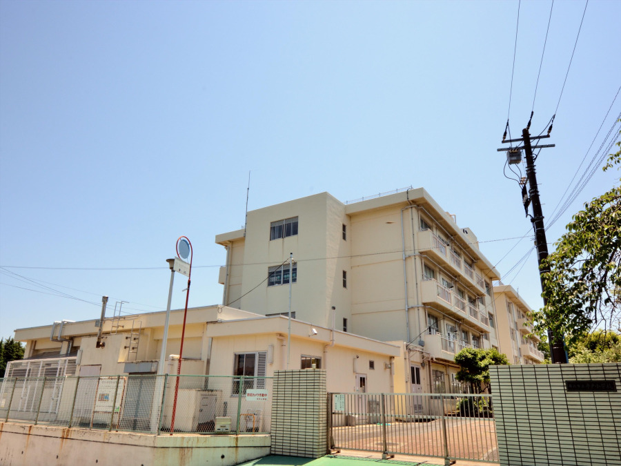 横浜市立平戸小学校(徒歩7分。小学校が近いのは子育てファミリーにもおすすめのポイントです。)