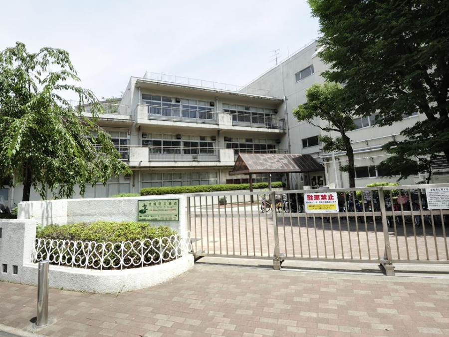 横浜市立北方小学校(約280ｍ。小学校が近いのは子育てファミリーにもおすすめのポイント。)