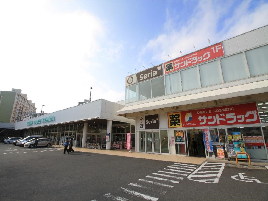 たまや深谷店(約1200ｍ。新鮮な食品や日用品を取り揃えています。営業時間9:30～20:00　駐車場は無料。)
