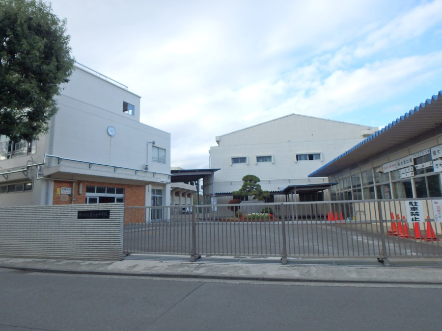 横浜市立泉が丘中学校(約1400ｍ。中学生の体力づくりにはぴったりの距離かもしれませんね。)