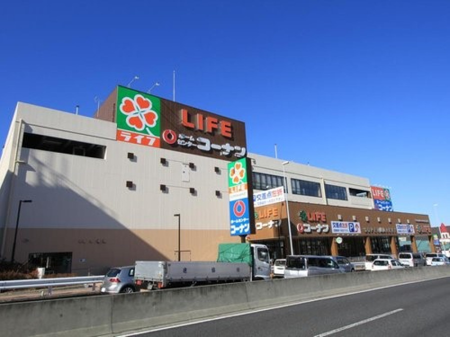 ライフ戸塚汲沢店(約500ｍ。1Fにはスーパー「ライフ」。2Fにホームセンター「コーナン」。駐車場276台完備。)