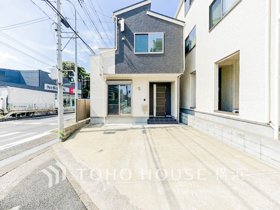 住む人を映し出す洗練された佇まいは、いつまでも輝き続けながらいつしか街の風景に溶け込んでいきます。