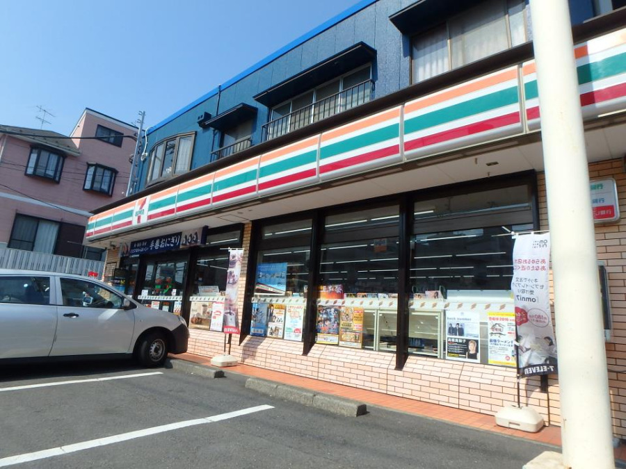セブンイレブン西戸塚店(約550ｍ。24時間営業ですので、急な買い物に便利です。)
