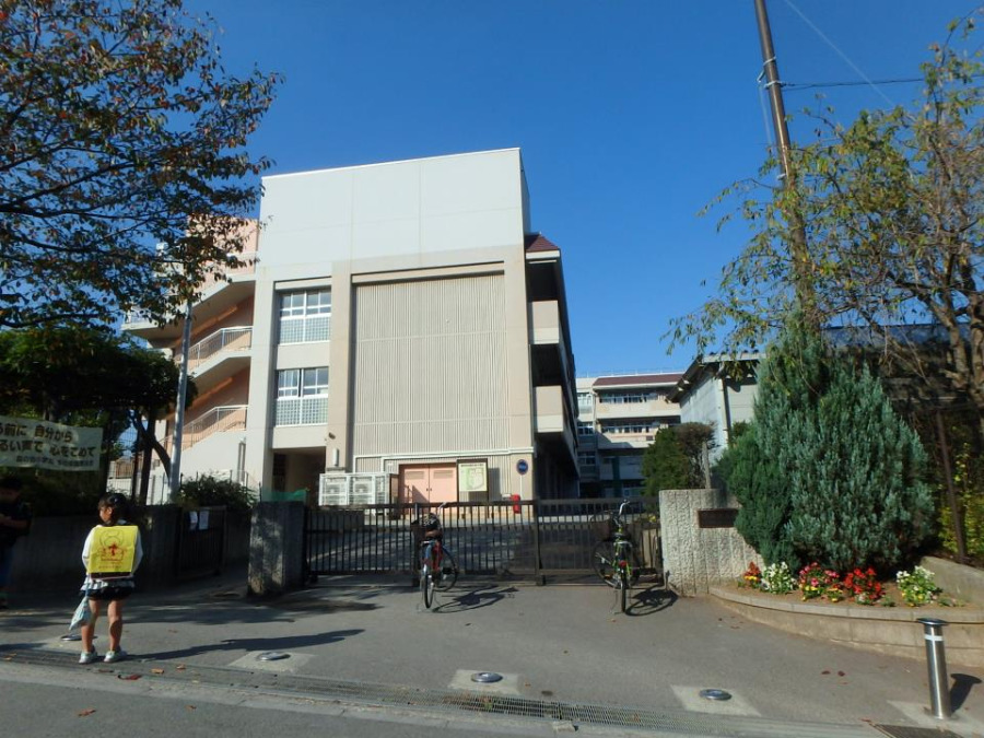 横浜市立森の台小学校(約1700ｍ。お友達との会話も弾む通学路。お子様のかけがえのない思い出に。)