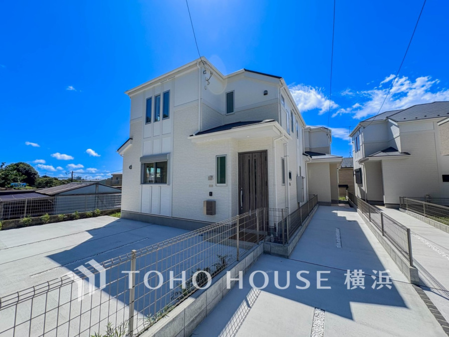 爽やかな青空の下に贅沢なほどに降り注ぐ陽光、豊かな居住性と、クオリティが見事に調和した住空間。