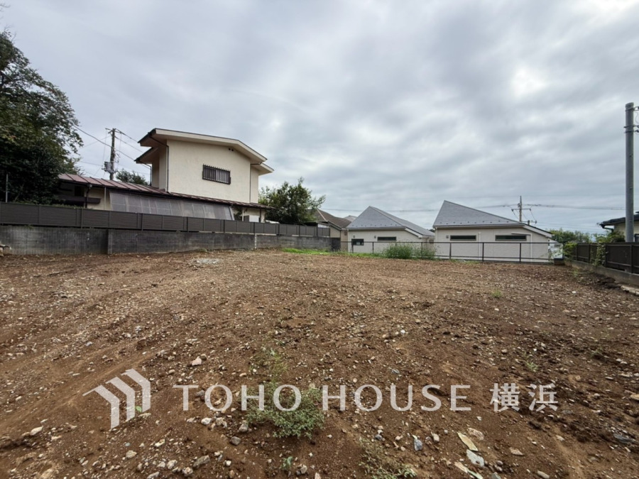 良質な環境に暮らす永住の邸がここに誕生します。（2026年9月撮影）