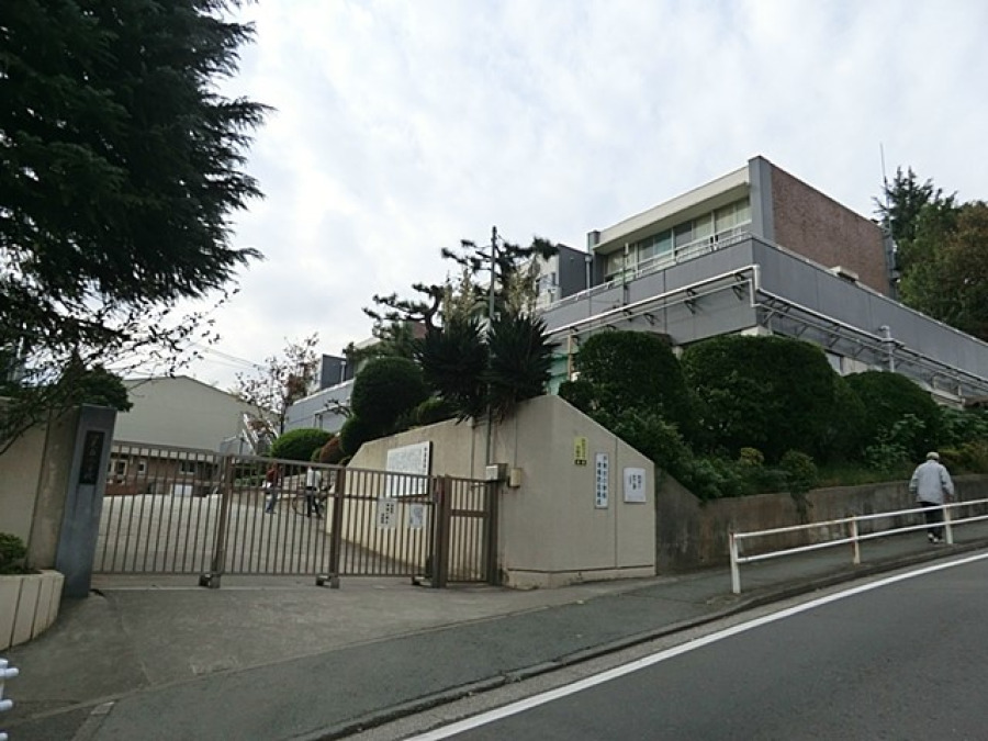 横浜市立汐見台小学校(約750ｍ。お友達との会話も弾む通学路。お子様のかけがえのない思い出に。)